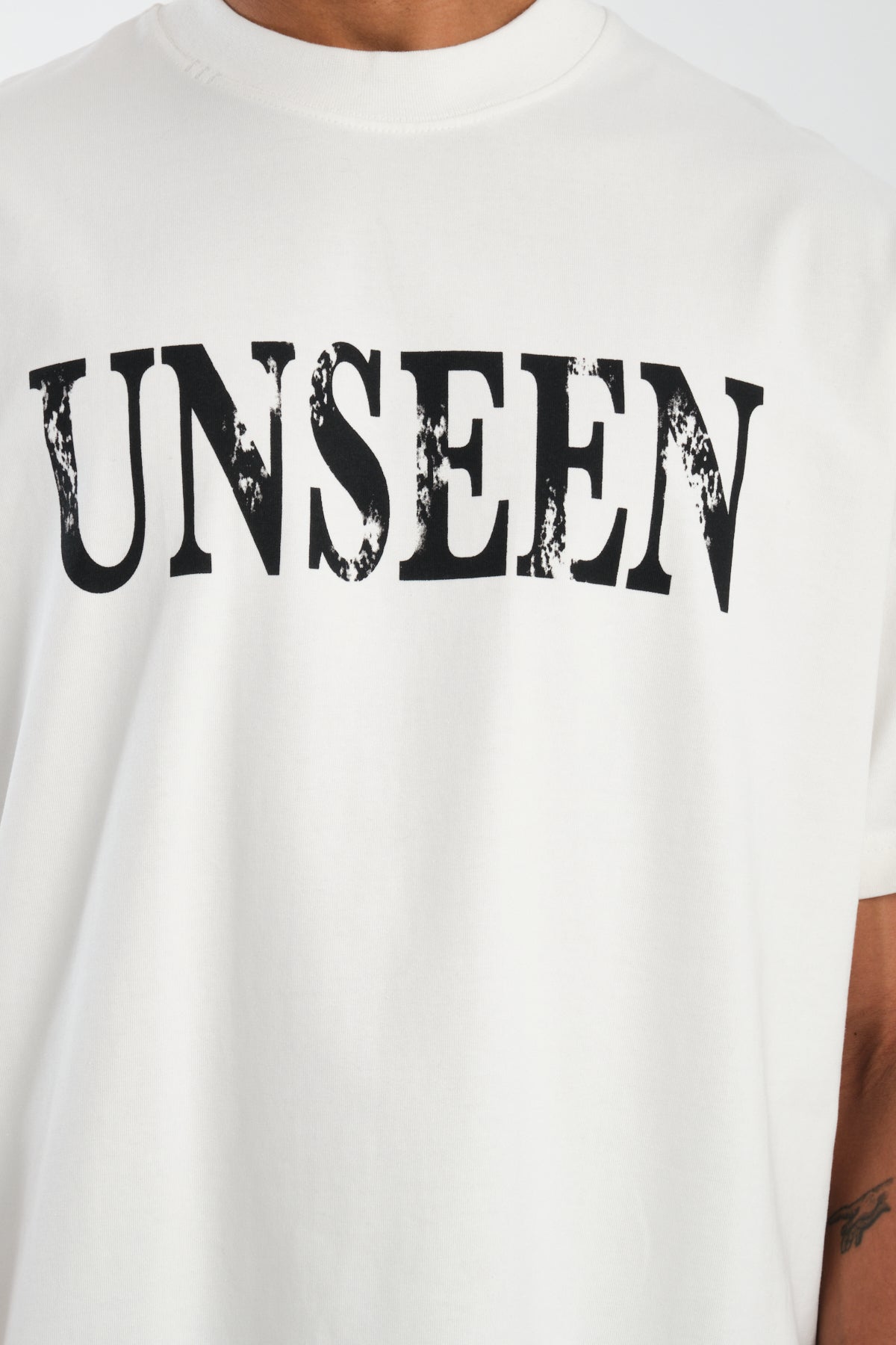 LUCKY UNSEEN - WHITE